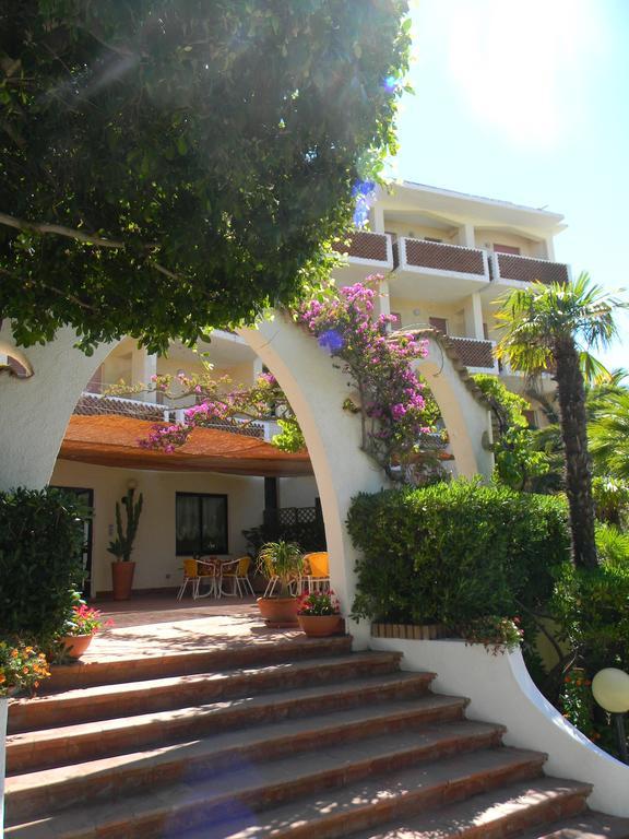 Hotel Punta Faro Capo Vaticano Exterior foto